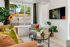 TV, offices - Canalside House Summa (Hanley)