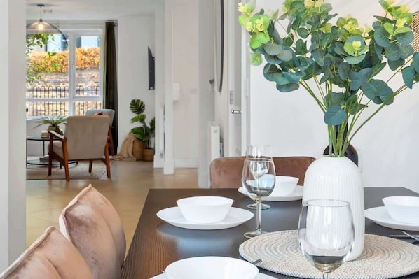 Dining - Canalside House Summa (Hanley)