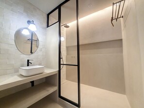 Shower, hair dryer - N&J - RIVIERA  - Central - Near Beach (Niza)
