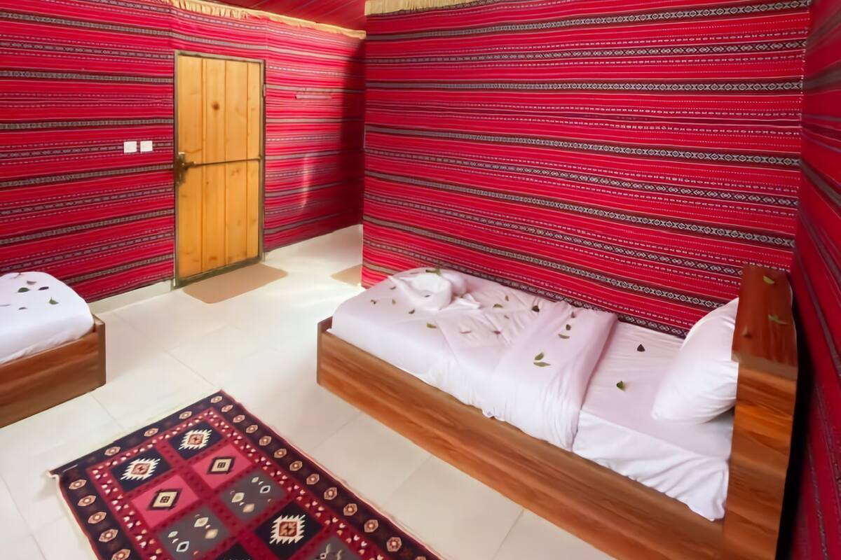 WiFi (free), bed sheets