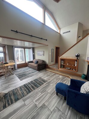 Smart TV, fireplace, DVD player, books