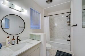 Apartment (2 Bedrooms) | Badezimmer