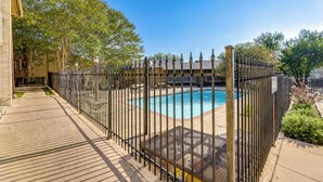 Apartment (0 Bedroom) | Interior - 3 Mi to Dtwn Austin: Pet-friendly Condo w/ Pool (Austin)