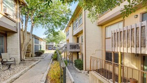 Apartment (0 Bedroom) | Interior - 3 Mi to Dtwn Austin: Pet-friendly Condo w/ Pool (Austin)