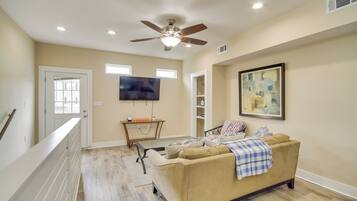 Apartment (2 Bedrooms) | Front of property