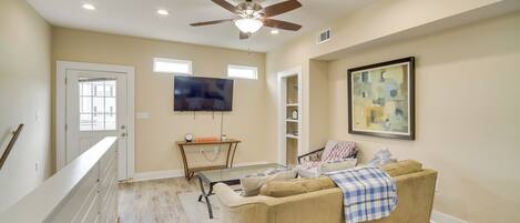 Apartment (2 Bedrooms) | Front of property