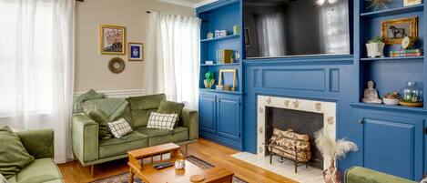 House (3 Bedrooms) | Living area