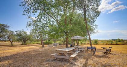 Retreat w/ Pond Access & Views in Temple