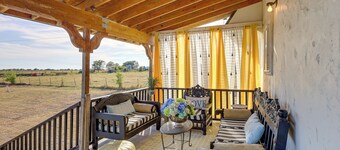 Retreat w/ Pond Access & Views in Temple