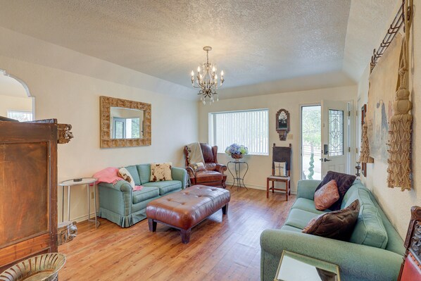 House (4 Bedrooms) | Front of property