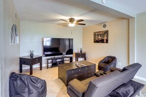Living area - Sebring Vacation Rental w/ Community Gas Grill! (Sebring)