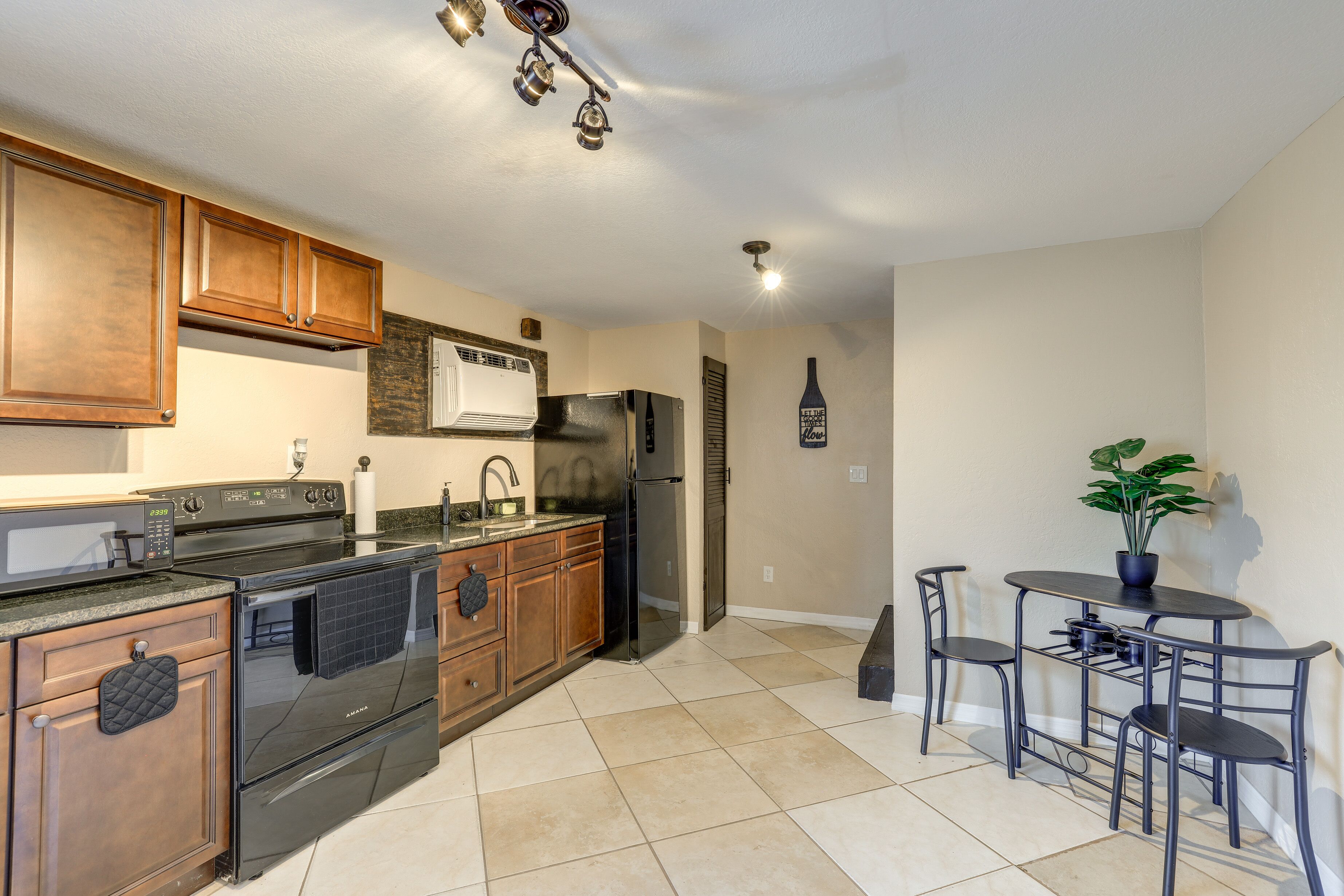 Microwave, oven, stovetop, cookware/dishes/utensils