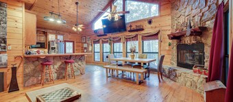 Fort Towson Cabin < 1 Block to Raymond Gary Lake