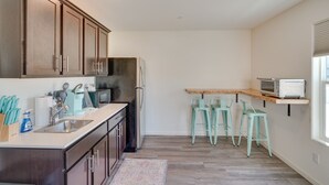 Private kitchen - Cozy Riverbank Studio ~ 10 Mi to Modesto! (Oakdale)