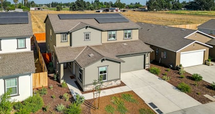 Cozy Riverbank Studio ~ 10 Mi to Modesto!