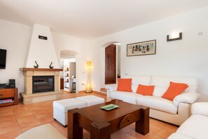 TV, fireplace, ping pong - VILLA MARILINA (San Miguel/ Sant Miquel de Balansat)
