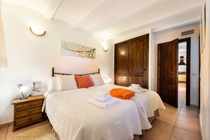 4 Schlafzimmer, Zimmersafe, Bügeleisen/Bügelbrett, kostenloses WLAN