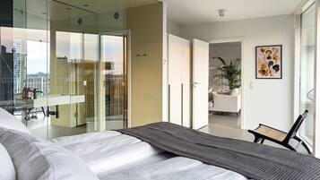 3 bedrooms, desk, iron/ironing board, travel crib