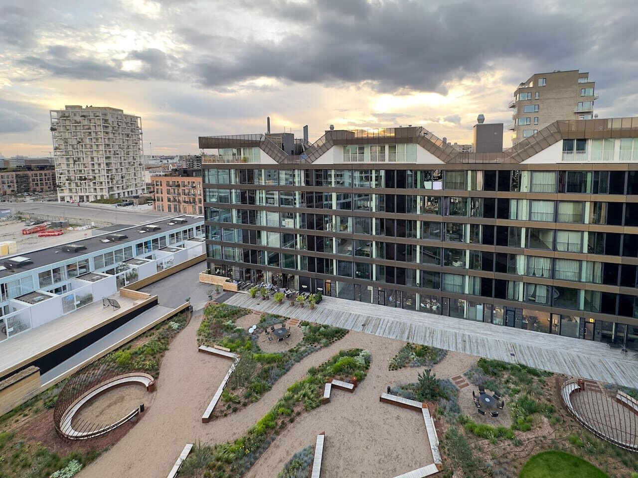 A modern building with a rooftop garden and a courtyard.