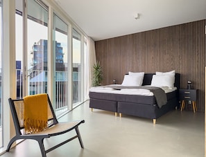 2 Schlafzimmer, Schreibtisch, Bügeleisen/Bügelbrett, Reisekinderbett