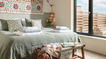 2 bedrooms, iron/ironing board, free WiFi, bed sheets