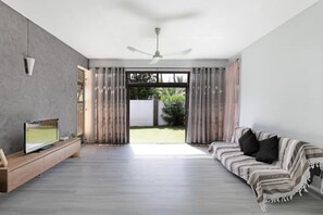 Living area - Spacious and Cosy Coastal Retreat (Albion)