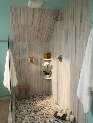 Shower, hair dryer, towels, soap - The "Old Barn" in the woods. Peace, Romance, Ahhh (Portland)