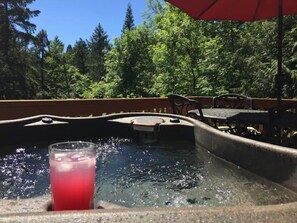 Outdoor dining - The "Old Barn" in the woods. Peace, Romance, Ahhh (Portland)