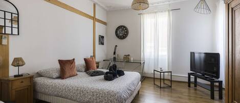 3 dormitorios, escritorio, tabla de planchar con plancha y wifi