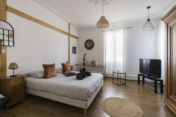 3 多间卧室、办公桌、熨斗/熨衣板、WiFi