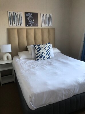 Apartment | 3 bedrooms, iron/ironing board, free WiFi, bed sheets - Inviting 3-bed Apartment in Edenvale (Edenvale)