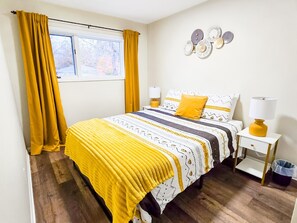 2 Schlafzimmer, Schreibtisch, Reisekinderbett, kostenloses WLAN