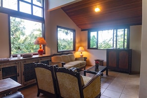 Family Chalet, 4 Bedrooms | Living area