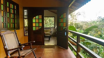 Family Chalet, 4 Bedrooms | Living area | 37-inch Smart TV with satellite channels, Netflix, streaming services