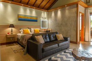 Deluxe Suite, 1 King Bed | 1 bedroom, hypo-allergenic bedding, free WiFi