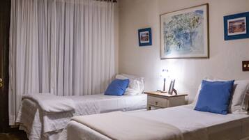 Duplex família, várias camas | 1 quarto, roupas de cama antialérgicas, Wi-Fi de cortesia
