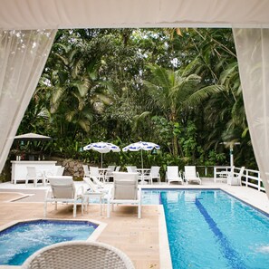 Outdoor pool, open 10:00 AM to 6:00 PM, pool loungers - Don Pascual (Rio de Janeiro)