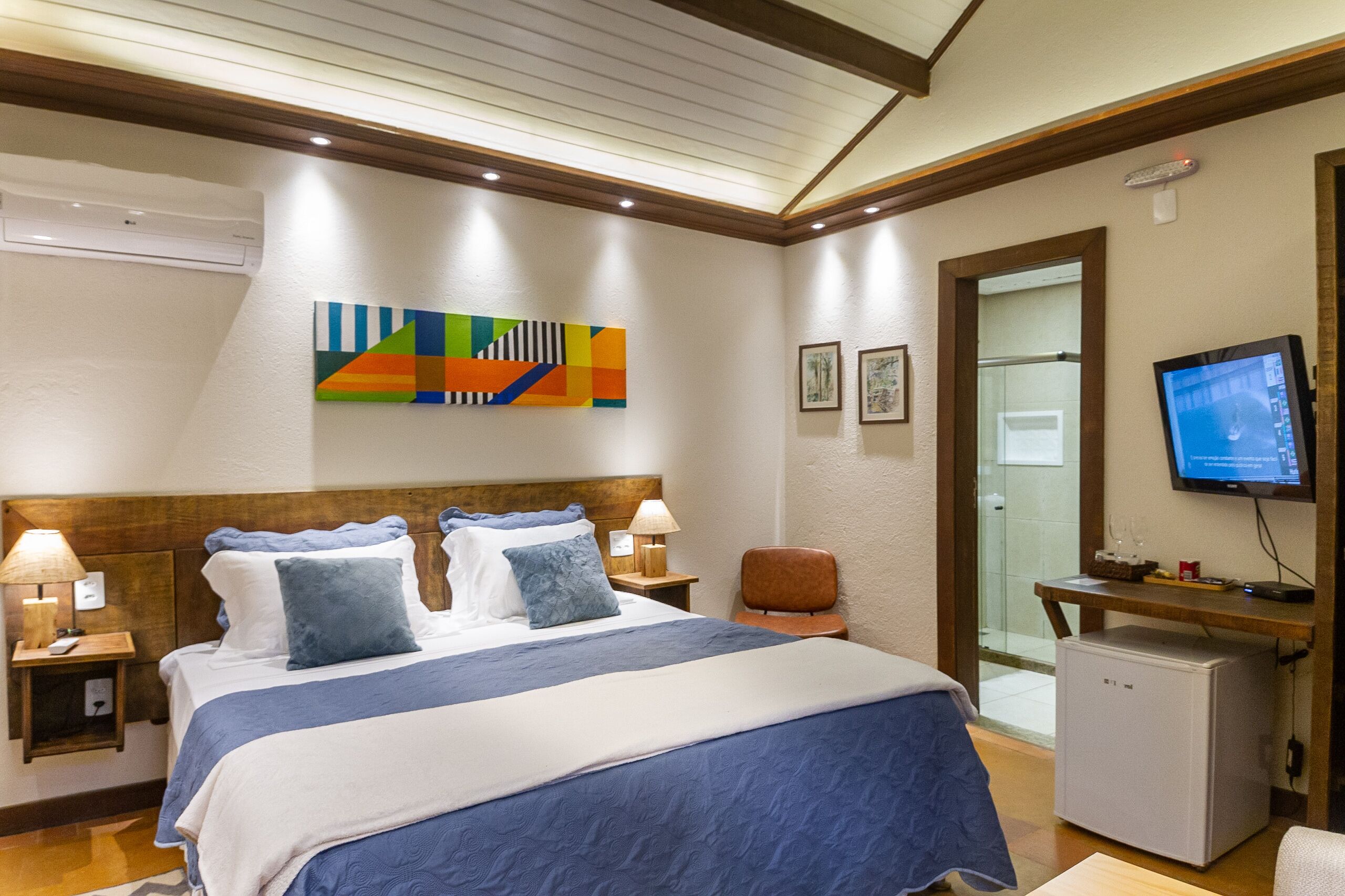 Hypo-allergenic bedding, free WiFi