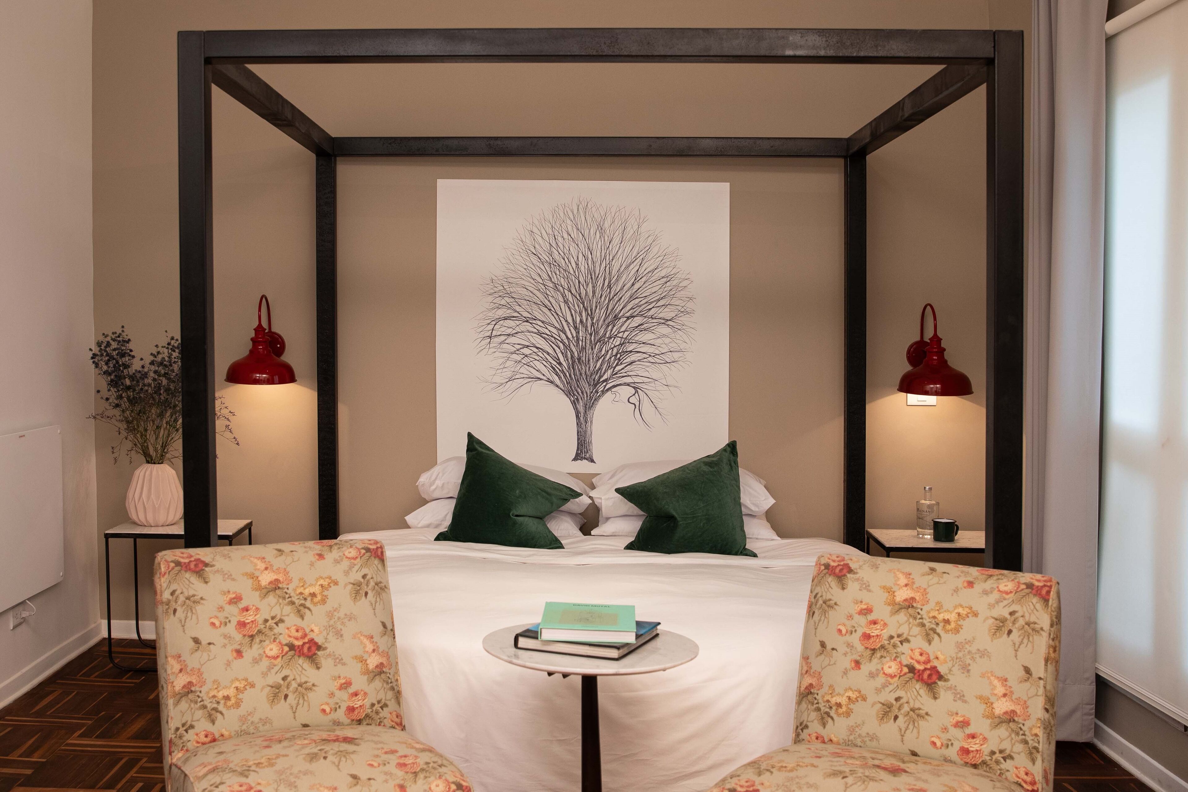 Individuell dekoriert, individuell eingerichtet, Schreibtisch