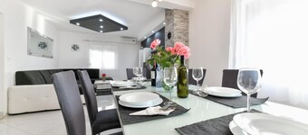 Villa Bella - Five Bedroom Villa, Sleeps 10