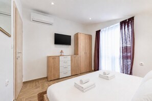 5 habitaciones, tabla de planchar con plancha, wifi y ropa de cama 