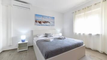 5 bedrooms, iron/ironing board, WiFi, bed sheets