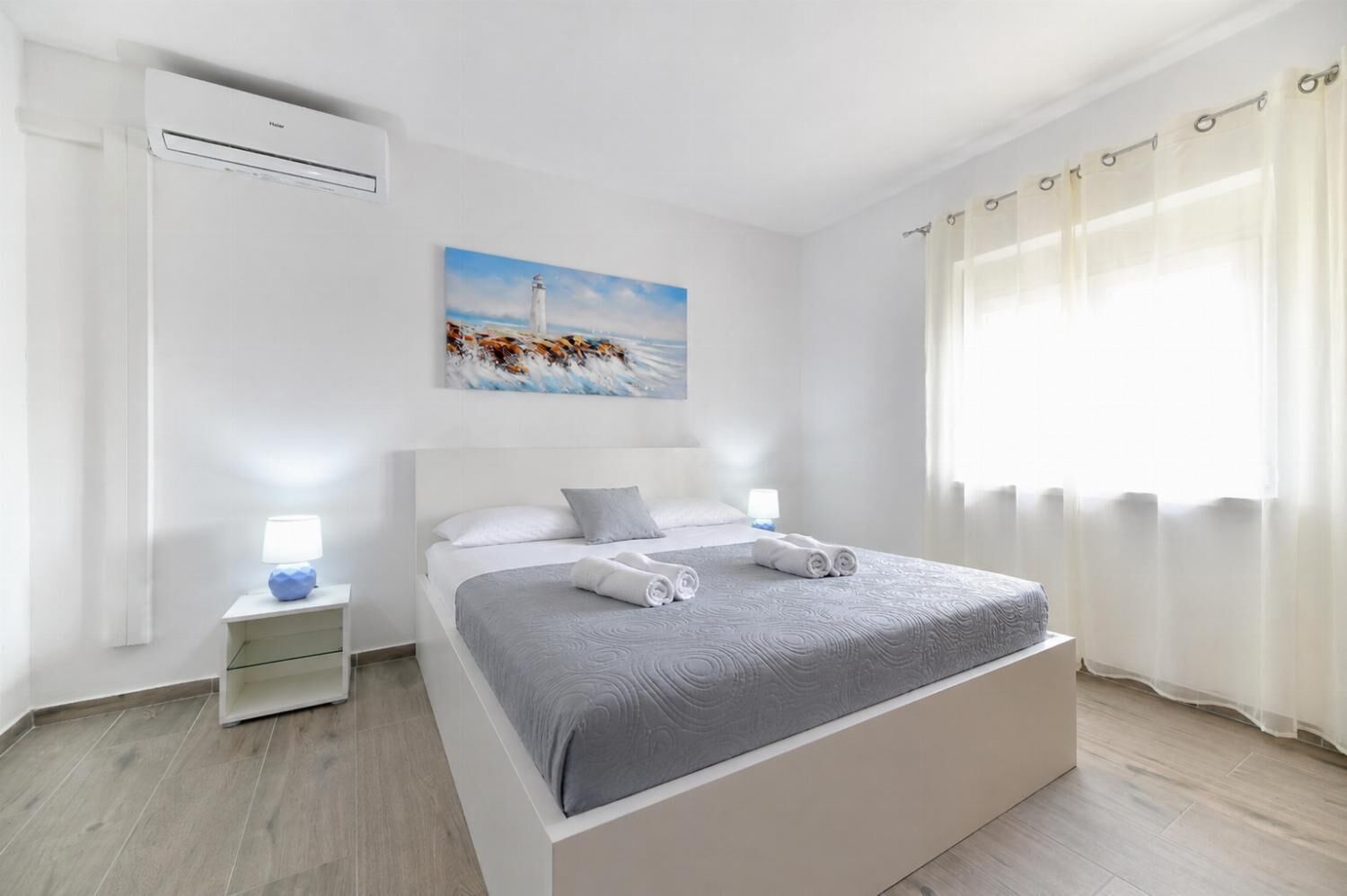 5 habitaciones, tabla de planchar con plancha, wifi y ropa de cama 