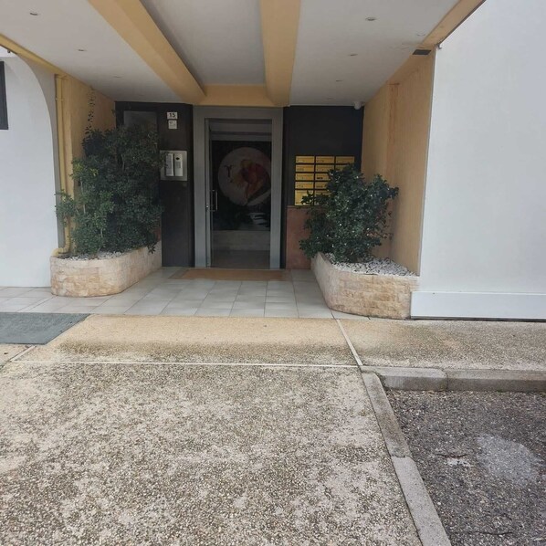 تفاصيل الفندق من الخارج