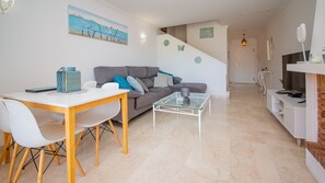 TV, fireplace - La Almadraba apartment  125 (Manilva)