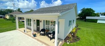 Brand New! Charming cottage, centrally located in Old Town Bay St. Louis.