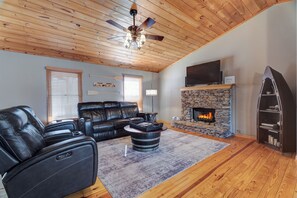 Smart TV, chimenea, videojuegos, mesa de ping pong