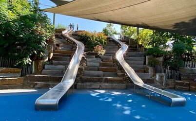 “Big Cozy Cottage” -WiFi, Hot Tub, Grill