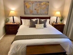 5 bedrooms, iron/ironing board, travel crib, WiFi - “Big Cozy Cottage” -WiFi, Hot Tub, Grill (Tulsa)