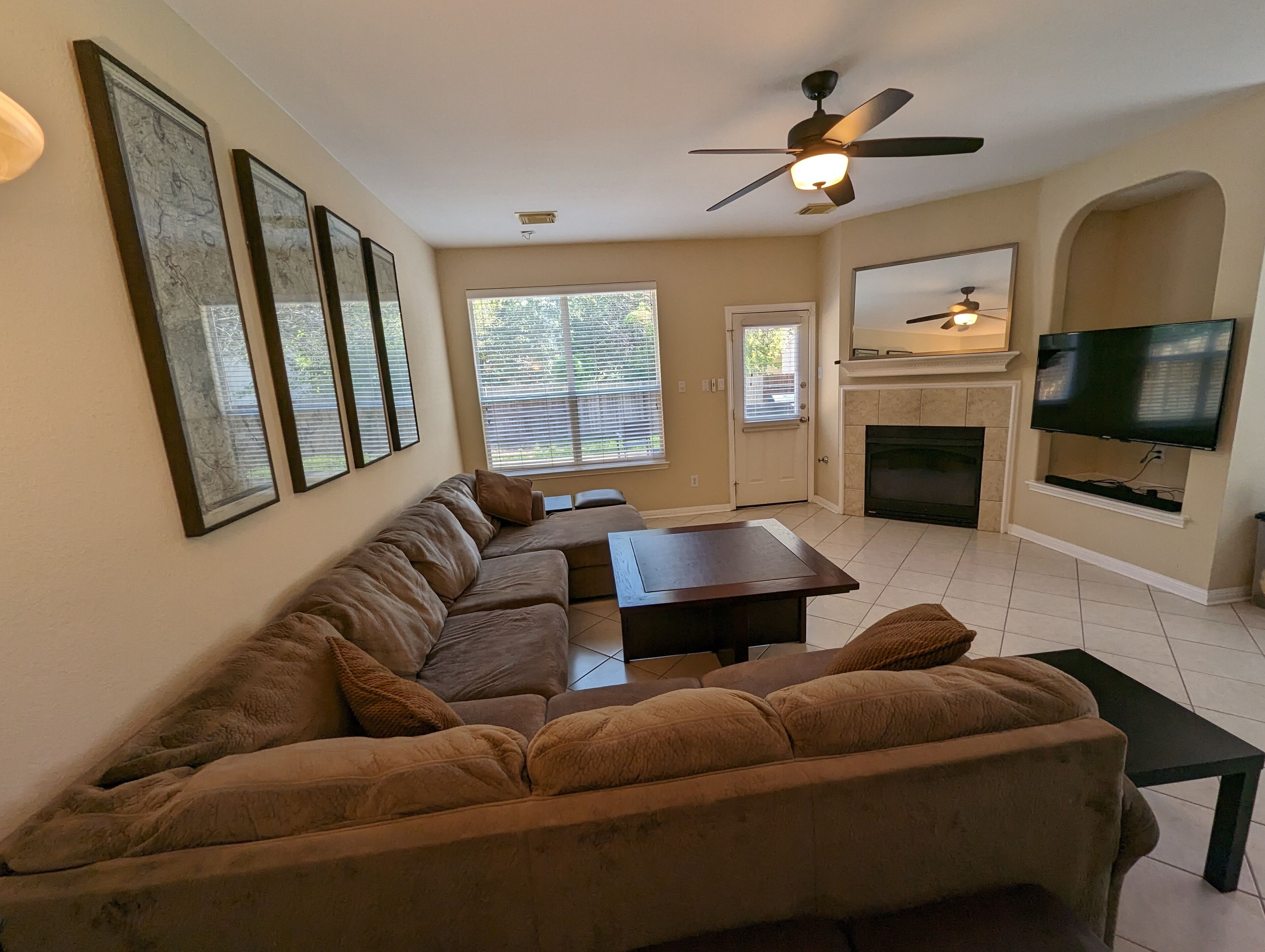 Pet Friendly Home near the Domain sleeps 13